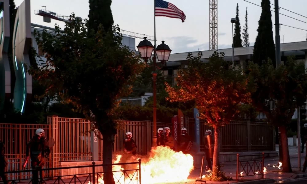 Ποινική δίωξη σε βάρος των συλληφθέντων για τα επεισόδια στην πρεσβεία των ΗΠΑ